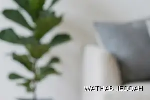 فريق وثاب جدة أثناء تنظيف ستائر في حي أبحر الشمالية بجدة