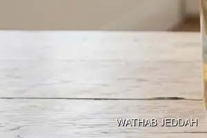 فريق وثاب جدة أثناء تنظيف ستائر في حي السامر بجدة