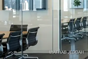 فريق وثاب جدة أثناء تنظيف مكاتب في حي المرجان بجدة