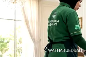 فريق وثاب جدة أثناء تنظيف قصور في حي الخمرة بجدة