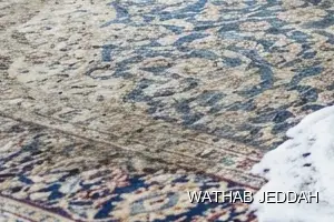 فريق وثاب جدة أثناء تنظيف موكيت في حي الأمواج بجدة