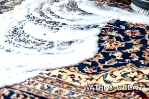 فريق وثاب جدة أثناء تنظيف موكيت في حي الحمدانية بجدة