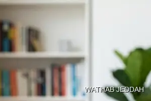 فريق وثاب جدة أثناء إزالة البقع والروائح في حي السبيل بجدة
