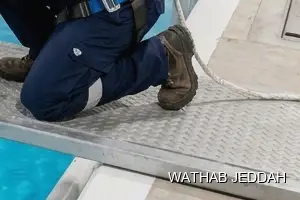 فريق وثاب جدة أثناء تنظيف خزانات في حي الكوثر بجدة