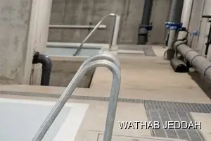 فريق وثاب جدة أثناء تنظيف خزانات في حي الصحيفة بجدة