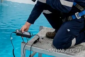 فريق وثاب جدة أثناء تنظيف خزانات في حي الصالحية بجدة