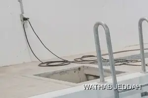 فريق وثاب جدة أثناء تنظيف خزانات في حي الشرفية بجدة