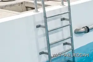 فريق وثاب جدة أثناء تنظيف خزانات في حي طيبة بجدة