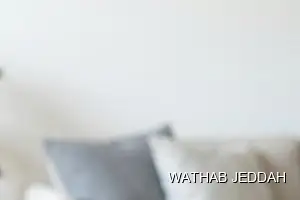 فريق وثاب جدة أثناء تنظيف شبابيك في حي الصفا بجدة